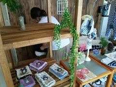 店舗の2階を貸していただき家賃を抑えました。